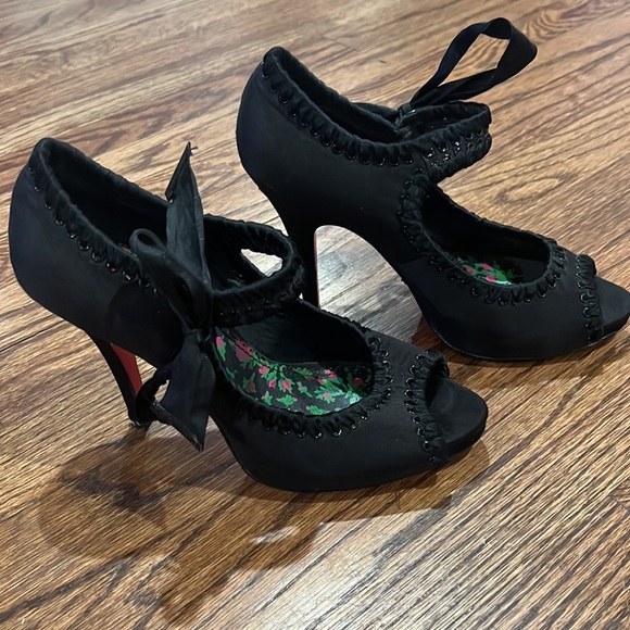Betsy Johnson peep toe heels Sz 6 with side ties - Picture 2 of 7